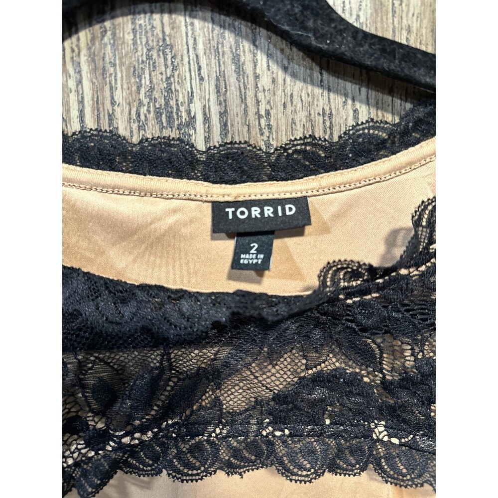 Torrid Keyhole Lace Top - Picture 2 of 4